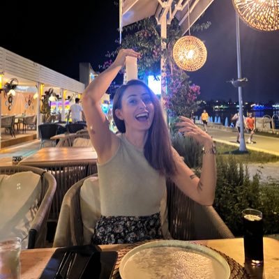 depresifbuhatun's profile picture. tuhaf bir şey yaşıyorum, sonra konuşalım mı?