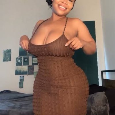 DazzyEvaley's profile picture. 