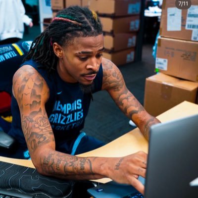 RentFreeGrizzly's profile picture. @NoContext_Grizz