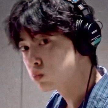 astroftluan's profile picture. eu, jinjin e dongdong na porta do quartel ouvindo luan santana enquanto esperamos o soldado lee dongmin ser dispensado.