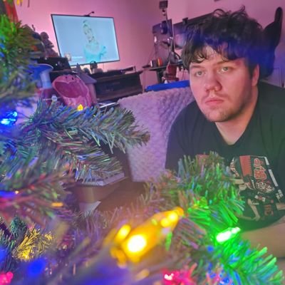 Bellsiium's profile picture. | 27 | https://t.co/O19w14l4VJ | Streamer | 09/26/20 |