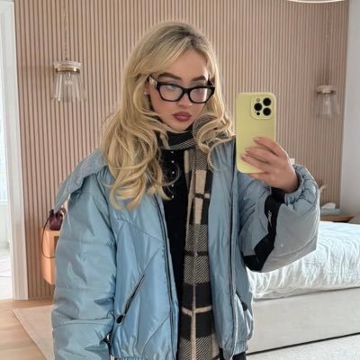 showgrlbrina's profile picture. milf enthusiast // in my dancing with the stars era 🪩