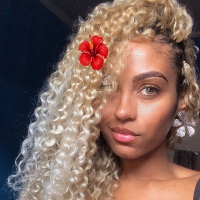 Julyanesantoos_'s profile picture. Seja fiel a sua essência ✨
💙🩷