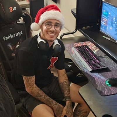 melihwallace337's profile picture. 