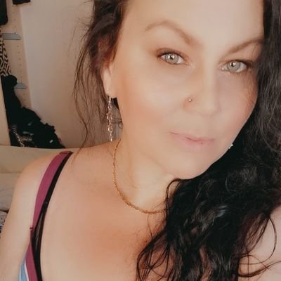 roxyfox140978's profile picture. Music loving mum of five Claylets 💕Animal lover* cricket 🏏 snooker 🎱 Football 🖤🤍⚽
Rum Drinker, dancing queen 💃🏻🎶

Bonnie's Mum 🎀🤎🤍🐶

Bit bonkers. 💋