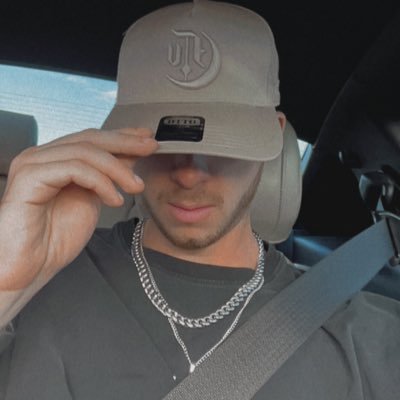 archyinvest's profile picture. 23 Year-old Finance Student | Follow to watch my journey to Financial Freedom🚀 nfa