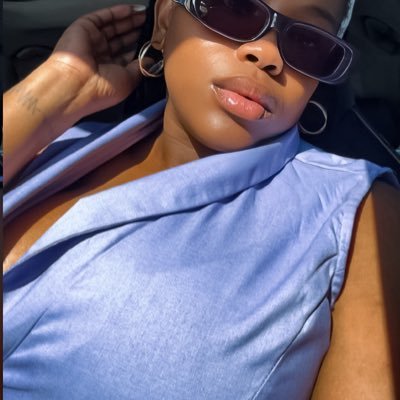 uMambulazi's profile picture. Through The Llens                                                🇬🇧🇱🇸🇪🇸