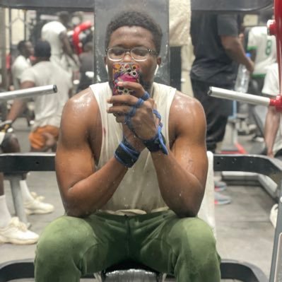 Sarutobi92000's profile picture. Funny video- Useful- Sport @realmadrid @OM_Officiel @Lakers @Cristiano CR7🐐@Totti❤️ @Azzurri @kobebryant @kingjames @JaMorant @luka7doncic #GYM🏋🏾‍♂️ #Modric