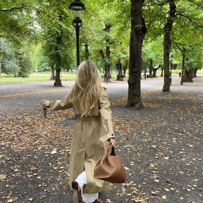 livia10442113's profile picture. Some souls meet to remind us of light.