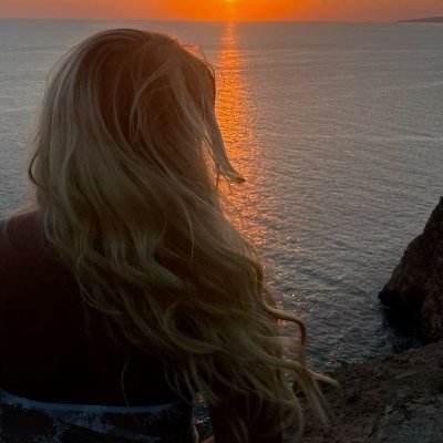 lav_pin's profile picture. Give love freely—it always finds its way back.