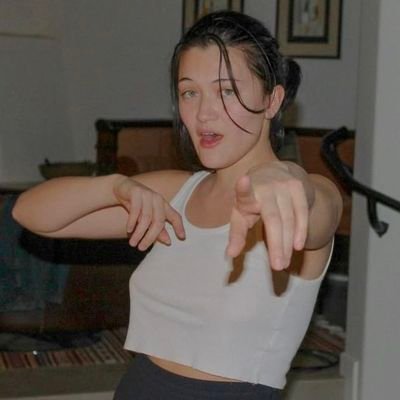 msrningstars's profile picture. bare fists. stars and hearts. mega babe. my best one. - 𝗸𝗮𝘁𝗲 𝗯𝗶𝘀𝗵𝗼𝗽 about 𝗮𝗺𝗲𝗿𝗶𝗰𝗮 𝗰𝗵𝗮𝘃𝗲𝘇