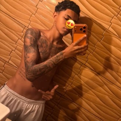 mt_7ofc's profile picture. MTrem🚂 menor queti🥵 apenas 19, espancador de blogueira, menor Live, bom y novo 🆕 vídeos gozando😈 sensualizando e muito mais, respondo todos no chat😉