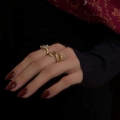 iio4m3's profile picture. أنا قصيدة غزل شاعرها عماني ❤️.