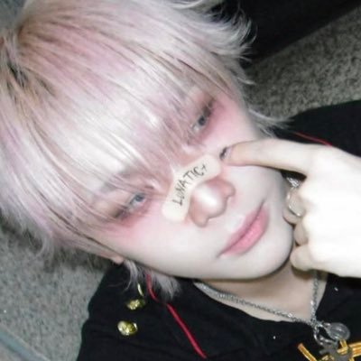 miffyweno's profile picture. ˗ˏˋ the light that falls is a wishful shooting star ˎˊ˗