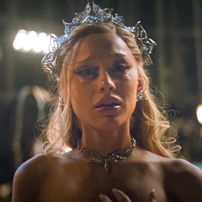 palaces28's profile picture. “snipers chew gum”