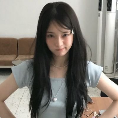 maarieposa's profile picture. i mostly read.