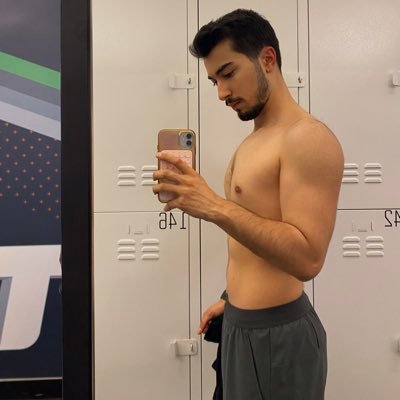 thehotbutmess's profile picture. kuklalar giremez