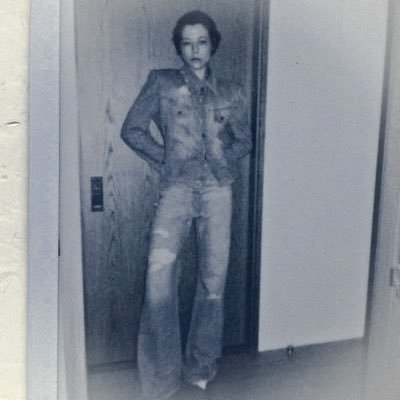 leatinseason's profile picture. # lezzing out