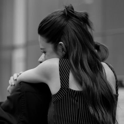 zey_04_'s profile picture. | 🎧 | GLs here and there | GinJay | LenaMiu |