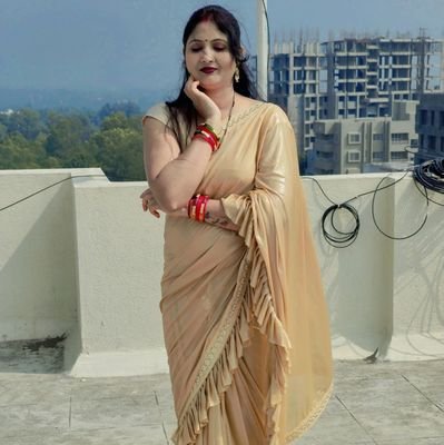 PriyaYa33039227's profile picture. 🌻मोहब्बत एक नशा है...और हम नशीली चीज़ों से दूर हैं..🌻