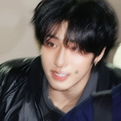 minnibubbles_'s profile picture. hello i'd like to order the 2minsung burger with extra puppy please