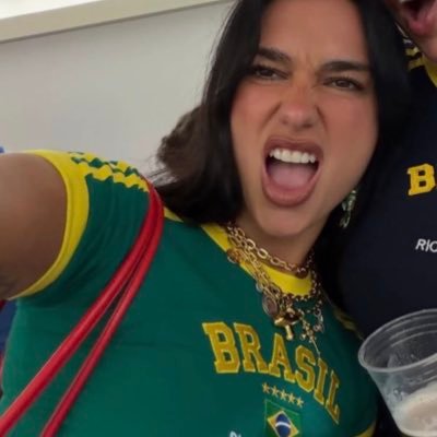 Jaoshowboy's profile picture. Jão Voice: Oiie, tudo bem? Eu estou atrasado, vamos tirar foto rapidinho?! 🌟Eu vi o Jão 6 vezes