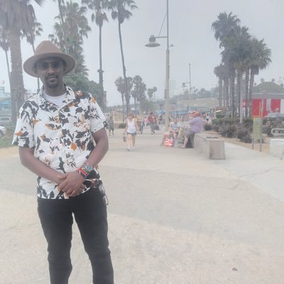 Gitaooh's profile picture. How do you gain enemies in the right way? By speaking the truth and not worrying about who likes it or not. In the Name of God , the Beneficent, the Merciful.