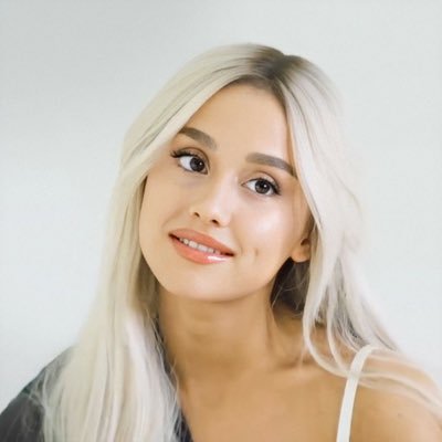 lacombversace's profile picture. 