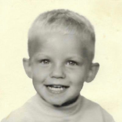 LeifStoltz's profile picture. Jobbar med att sätta färg på papper!