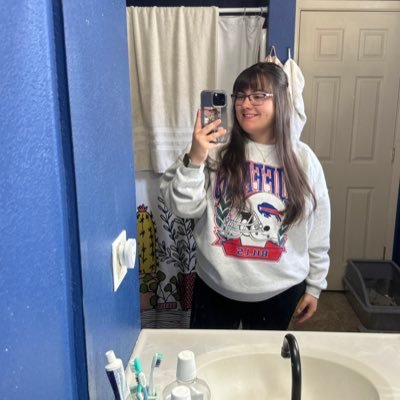 estressalinas's profile picture. live life, don’t let life live you