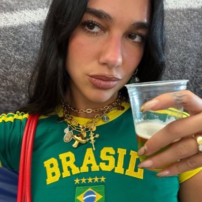 ifavkathony's profile picture. not emily rudd, but her best friend. - eu e a gigi ouvindo shout out to my ex. 
a boiadeira não dá pra encarar ♡
#1 kathony stan (fan account)