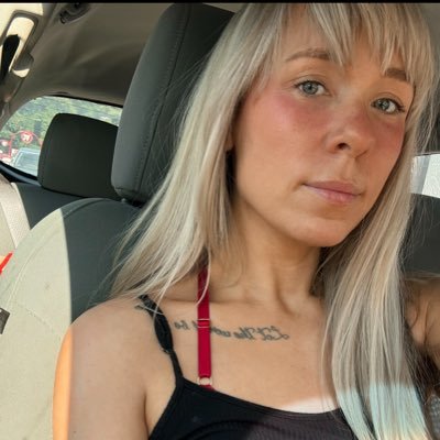 lliveandalive's profile picture. Leftist. I’ll probably see you at a show ✨