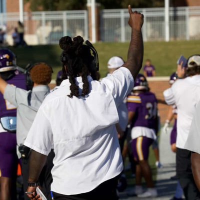 thereal_chris24's profile picture. Running Back Coach for @Crufootball