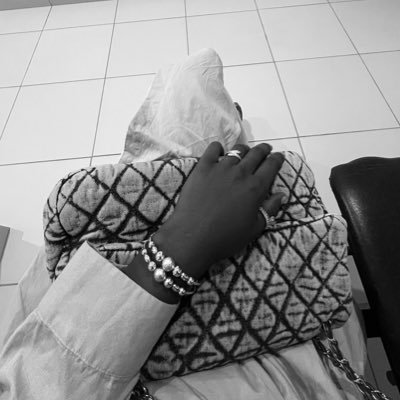 Bibidjieng's profile picture. Archivist and feminist ,amoureuse de l’amour, de l’art , love flowers… je suis ici pour commenter ce qui m’énerve…( pas de dm svp) #Tijani🤍#Freepalestine🇸🇩