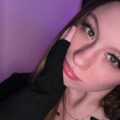 uhhKelsie's profile picture. cs2 professional & twtch strmer 🩷