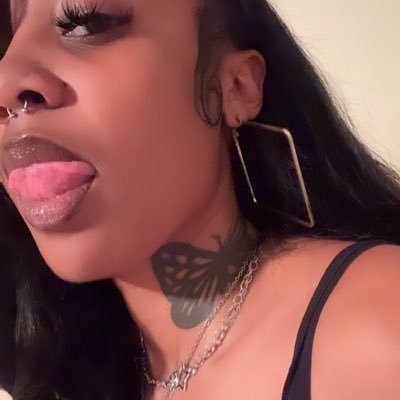 simsemii's profile picture. sim 💕