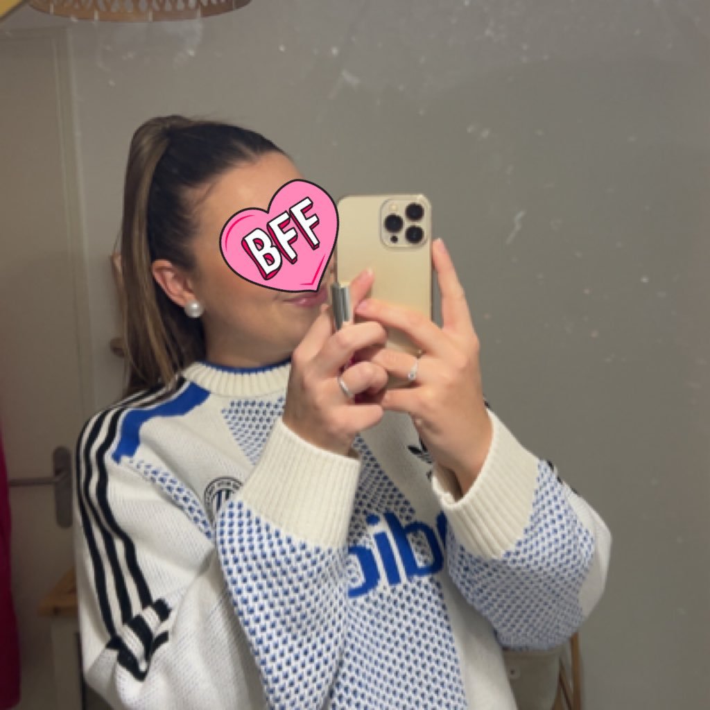 hellamassilia's profile picture. 