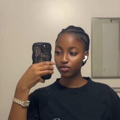 adebolaaa_'s profile picture. Between the chapters.