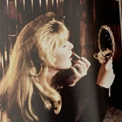 helencftroy's profile picture. i like perfumes, films, tea and greek tragedies