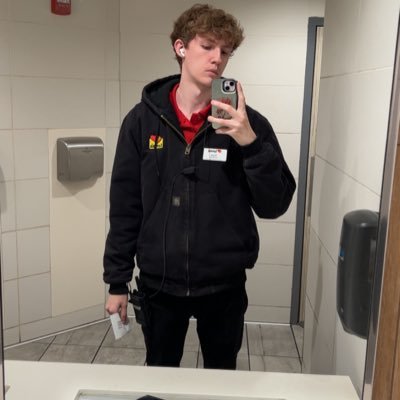 TylxrMB's profile picture. Valorant enjoyer | 19