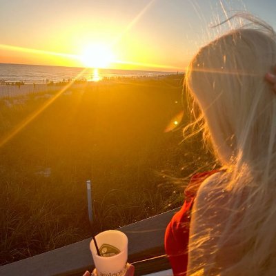 karen03658878's profile picture. Connection is the heartbeat of humanity.