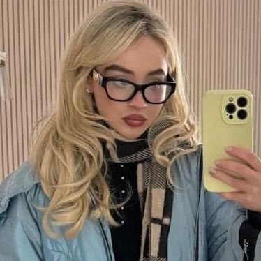 emailspoets's profile picture. ᡣ𐭩 I Have a Dream, a fantasy, to help me through, reality