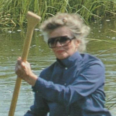 chezgwendolyn's profile picture. the only time I contribute on this app is during the oh milf and dilf polls