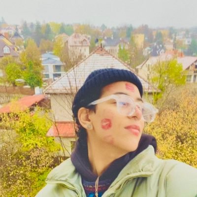 honestlyqueer's profile picture. me, whenever i foolishly try to update my bio : Who the fuck am i actually! -I make art occasionally.