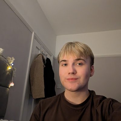 maxlyyxx's profile picture. 