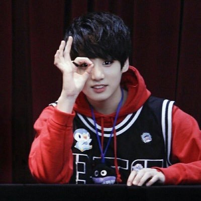 gllitzklub's profile picture. illit over morals || @glliteryklub