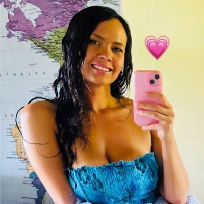 EmmaPohlman's profile picture. Love Goddess 💗