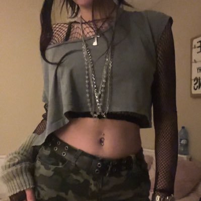 mary_g0thic's profile picture. journal de bord d’une jeune étudiante goth 🦇