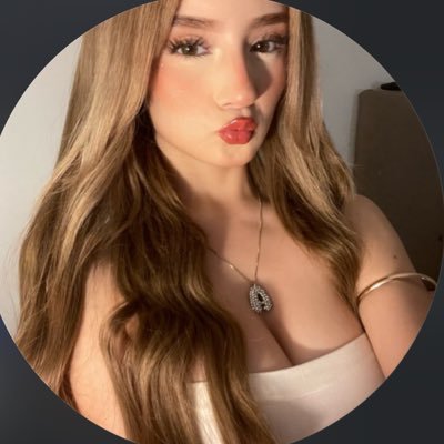 ariannatrrz's profile picture. 