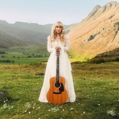 rainnefanchat's profile picture. Scottish Country-Folk Fairy 🧚 🌞 Debut Album out now! 🌿 vocalist w/ Paul Heaton